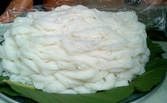 Bún tiện lợi nhưng những người này không nên ăn