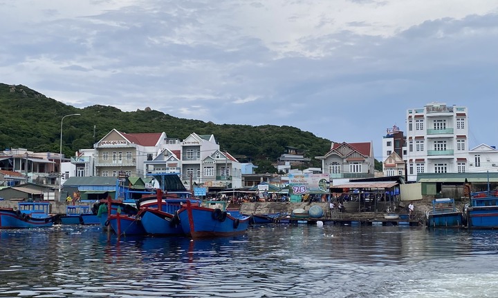 Đề xuất chi 203 tỷ đồng xây kè ven biển cho đảo 'vương quốc tôm hùm'