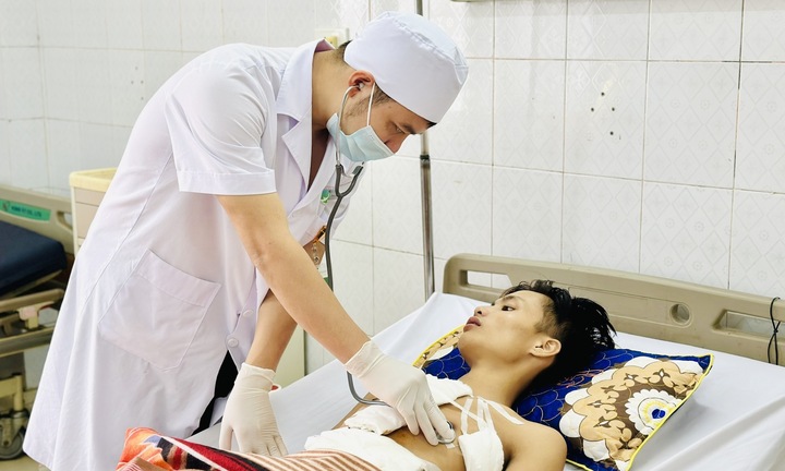 4 giờ căng thẳng cứu thanh niên bị vỡ tim, dập phổi