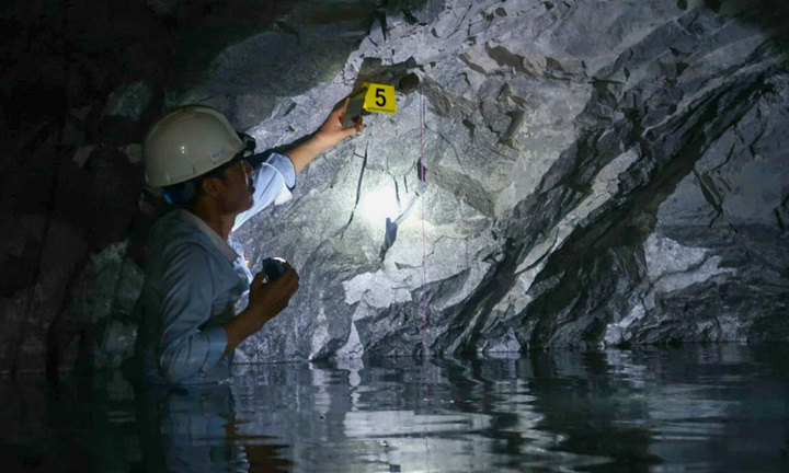 Lai Châu: Mìn phát nổ ở hầm thủy điện Nậm Cấu, 2 người thương vong