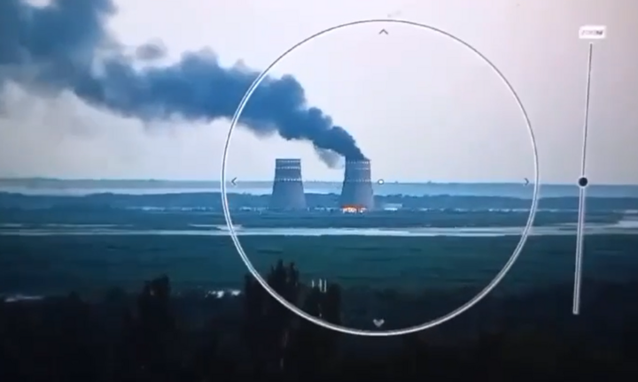 Nhà máy hạt nhân bốc khói đen sau cuộc tấn công của Ukraine