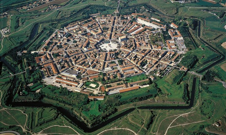 Thành phố pháo đài huyền bí mang dáng vẻ tựa trận đồ bát quái