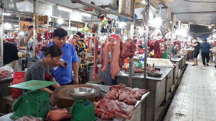 Tiểu thương bán thịt heo ở Đà Nẵng than trời vì ế