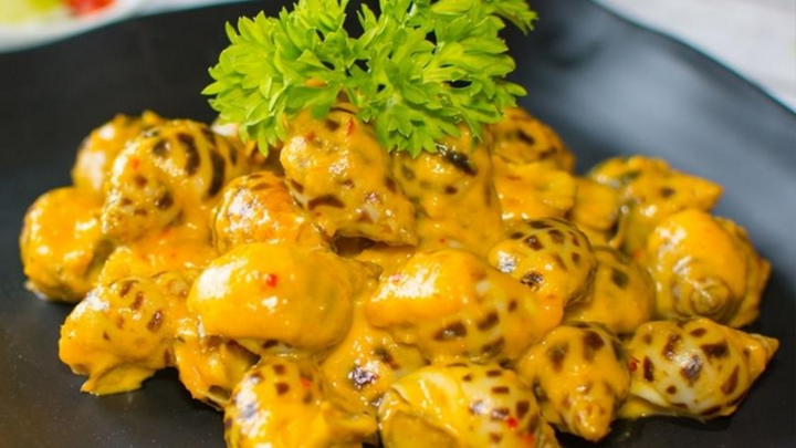 Cách làm ốc hương sốt trứng muối thơm ngon tại nhà