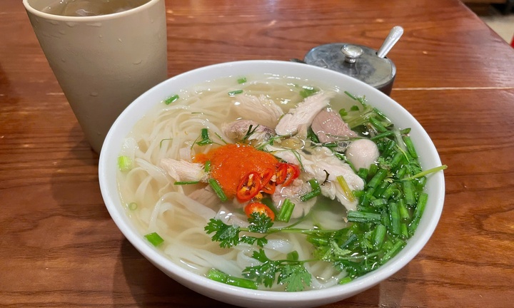 Những quán phở gà ngon nổi tiếng ở Hà Nội