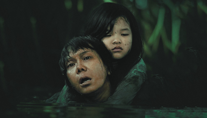 Tin showbiz 17/8: Phim kinh dị Việt Hương đóng dẫn đầu phòng vé 