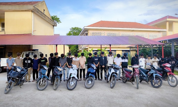 24 thanh thiếu niên cầm hung khí đánh người, gây náo loạn phố xá ở Quảng Bình