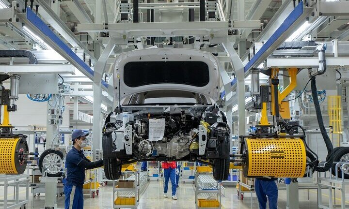 Giảm 50% phí trước bạ với ô tô sản xuất trong nước trong 3 tháng