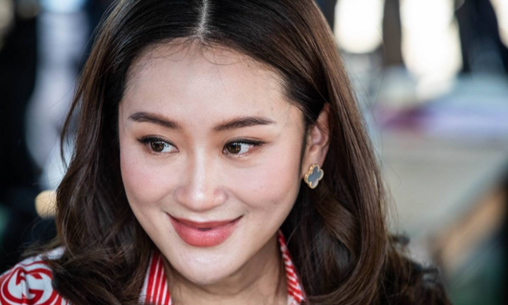 Nữ Thủ tướng trẻ nhất Thái Lan: Vừa sinh con, chăm hoạt động mạng xã hội