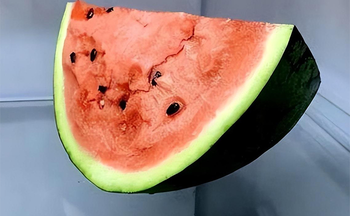 Dưa hấu để tủ lạnh qua đêm có thực sự nguy hiểm?