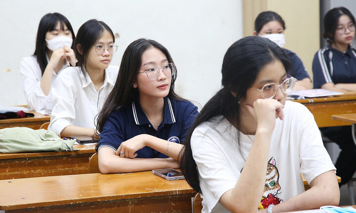 Điểm chuẩn trường Đại học Kinh tế - Luật TP.HCM 2024 từ 24,39 điểm trở lên