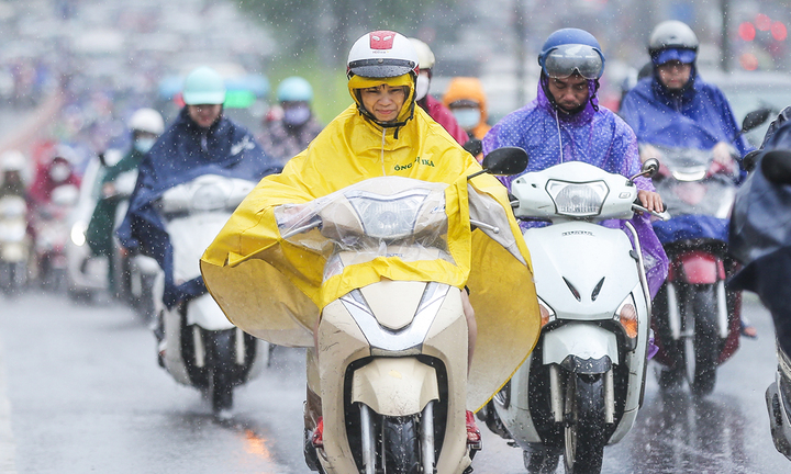 Dự báo thời tiết 10 ngày tới: Bắc Bộ hứng mưa lớn, Trung Bộ nắng nóng kéo dài