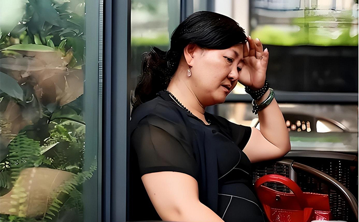 Bi kịch tìm nhầm con bị bắt cóc, 26 năm sau con nuôi thành đạt, con đẻ lông bông