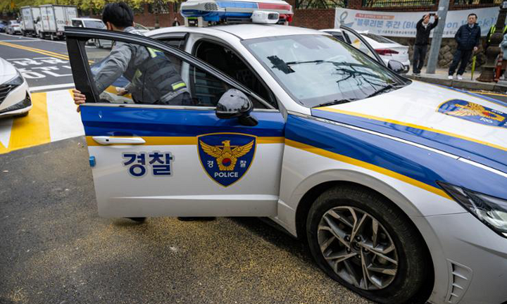 Người phụ nữ tử vong sau 36 tiếng bị nhốt trong xe tuần tra cảnh sát 