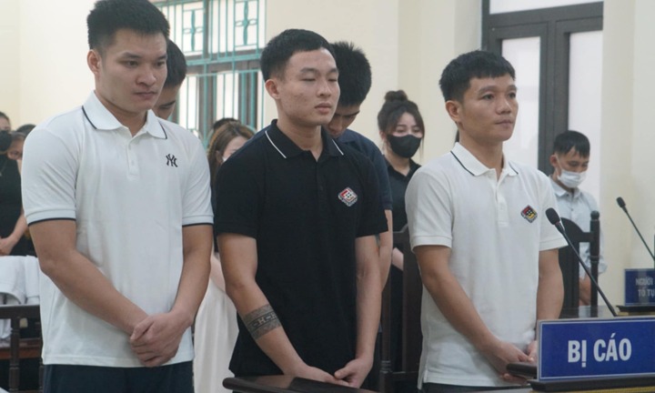 Hoãn xét xử 5 cầu thủ Hà Tĩnh 'mở tiệc' ma túy trong khách sạn