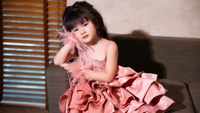 Diễn viên nhí phim 'Trạm cứu hộ trái tim' gây ấn tượng khi trình diễn thời trang