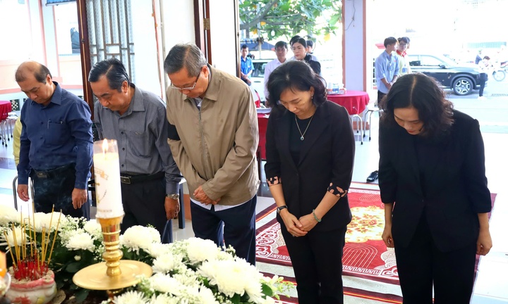 Nghẹn ngào lễ viếng Giáo sư Võ Tòng Xuân