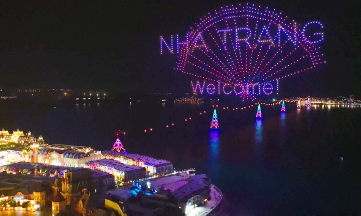 Khách Hàn, Trung đổ về Nha Trang, du lịch và bán lẻ tăng trưởng mạnh mẽ