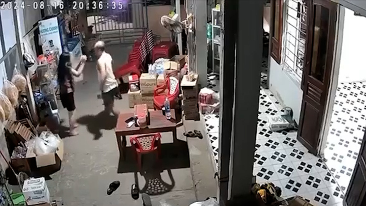 Người đàn ông đánh vợ bị công an mời lên làm việc