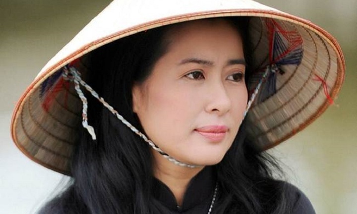 Đi diễn khi mẹ vừa qua đời, Thanh Thủy day dứt, sợ người đời nói bất hiếu