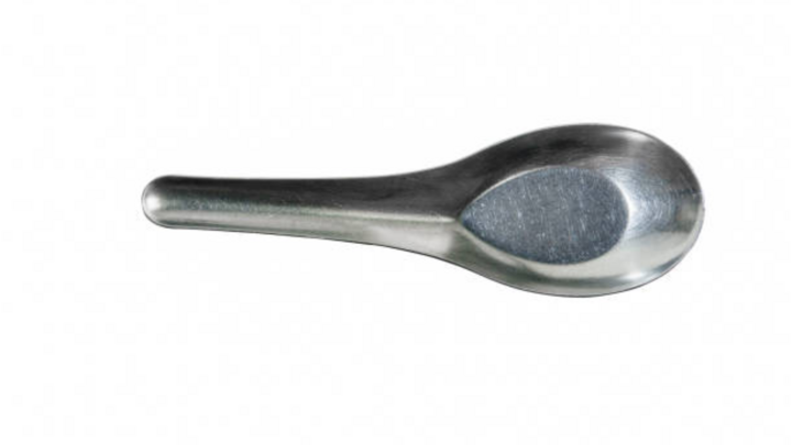 Thìa inox chuyển sang màu đen nên dùng tiếp hay vứt đi?