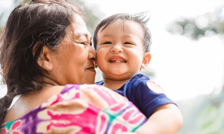 Con dâu nhờ tôi chăm cháu rồi suốt ngày trách bà nội dạy hư trẻ