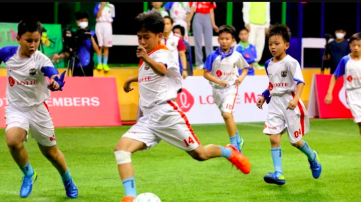 Ngôi sao Hàn Quốc Lee Young Pyo tham gia tìm kiếm tài năng bóng đá Việt