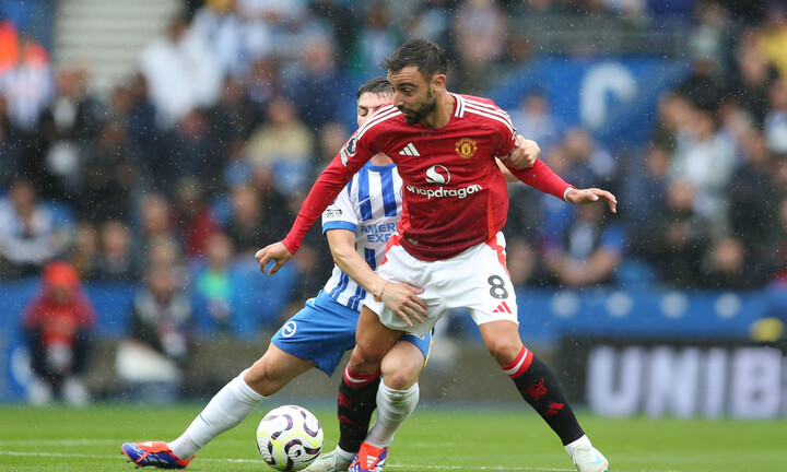 Tiền đạo làm hỏng bàn thắng, Man Utd thua đau phút bù giờ