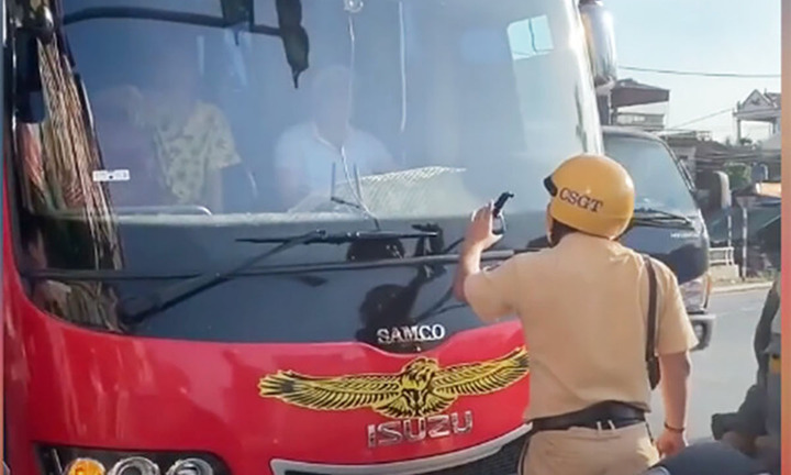 Khởi tố tài xế xe khách đẩy CSGT rồi tăng ga bỏ chạy ở Hải Dương