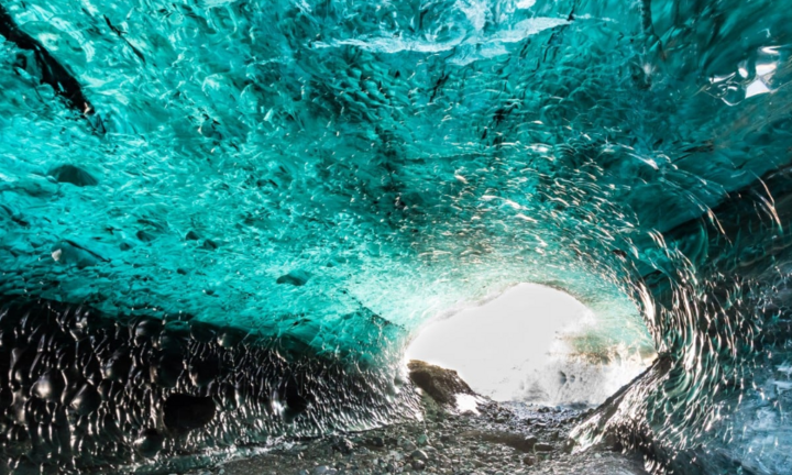 Hang động băng sụp đổ đè trúng đoàn du khách ở Ireland