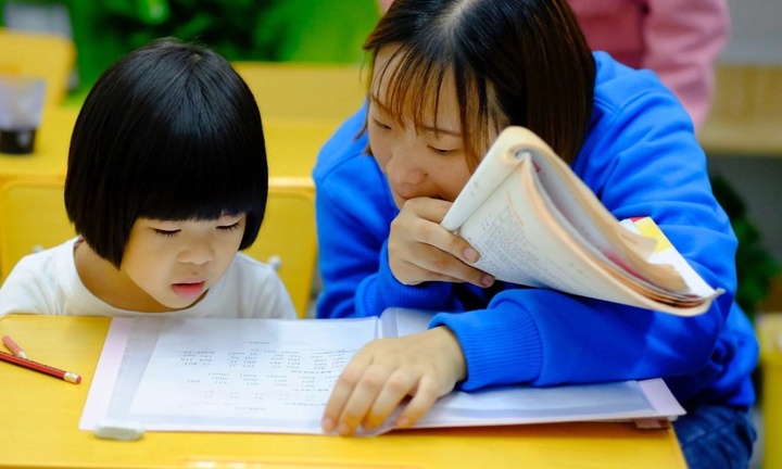 'Mở đường' cho giáo viên dạy thêm, lo tái diễn tình trạng ép học sinh học thêm