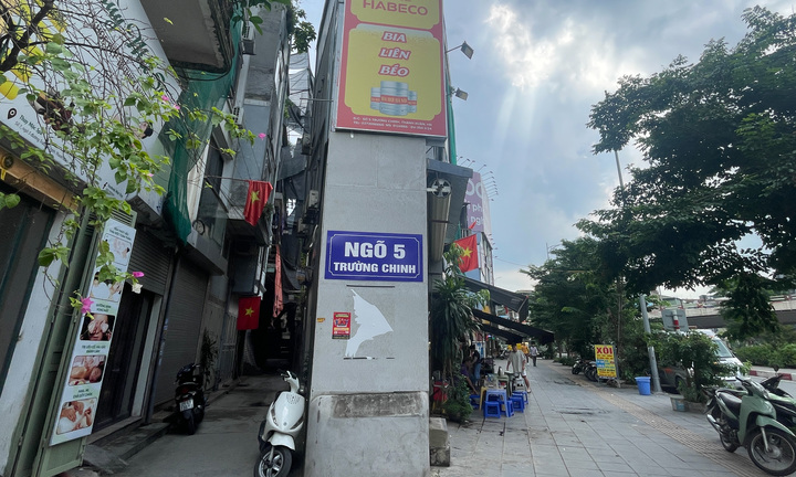 Loạt nhà kỳ dị trên con đường đắt như vàng ở Hà Nội