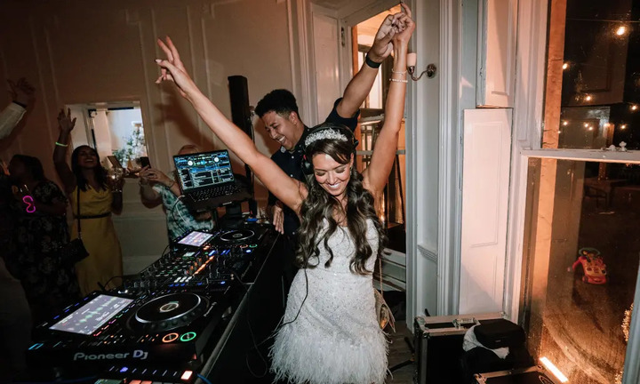 Vị hôn phu phản bội, cô gái bỏ ra 1,2 tỷ đồng làm tiệc cưới không chú rể