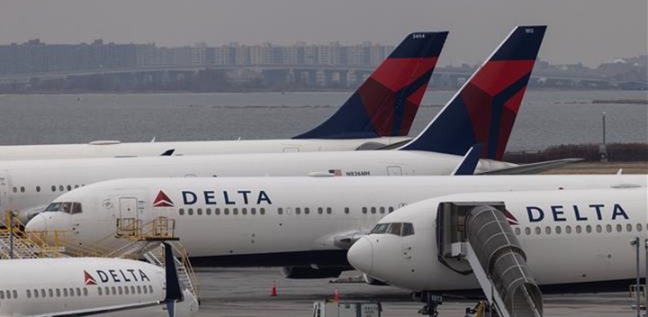 Nổ lốp máy bay của hãng Delta Air Lines, ít nhất 2 người tử vong