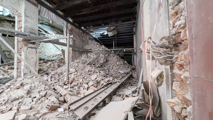 Sập sàn tòa nhà tại trung tâm TP.HCM