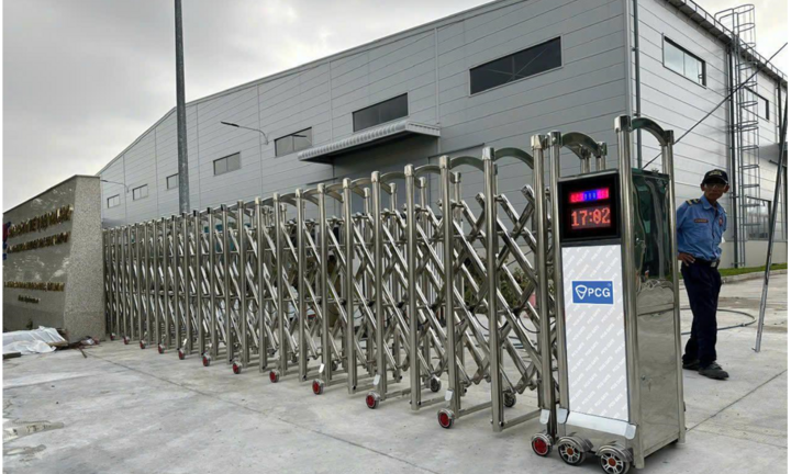Cổng xếp tự động - giải pháp cổng hiện đại cho khu công nghiệp