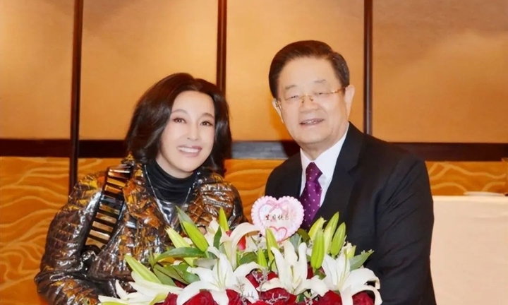 Sao Hoa ngữ 29/8: Lưu Hiểu Khánh ly hôn, 'Tôn Ngộ Không' bị bàn tán cát-xê