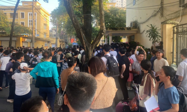 Hỗn loạn chờ đăng ký chỗ ở ký túc xá, Đại học Bách khoa Hà Nội nói gì?