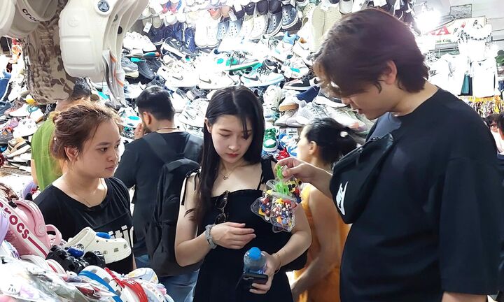 Chợ 80 năm tuổi ở Đà Nẵng khiến khách Hàn Quốc mê mẩn