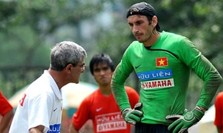 Muốn lên đội tuyển Việt Nam, cầu thủ nhập tịch phải hết mình tận hiến