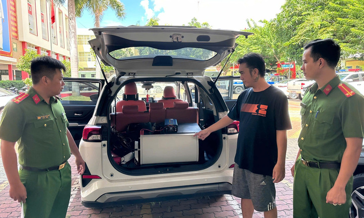 Khởi tố nhóm dùng trạm BTS giả phát tán tin nhắn quảng cáo web cờ bạc ở TP.HCM