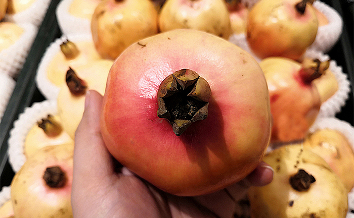 Mua lựu nên chọn quả tròn hay vuông?