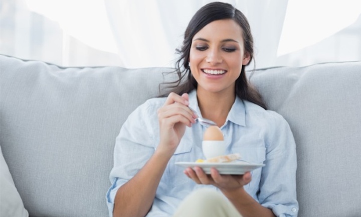 Mẹ bầu ăn nhiều trứng có giúp con đẻ ra da trắng?