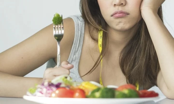 Ăn uống khắt khe để giữ dáng, người phụ nữ nhận kết quả 'đắng'