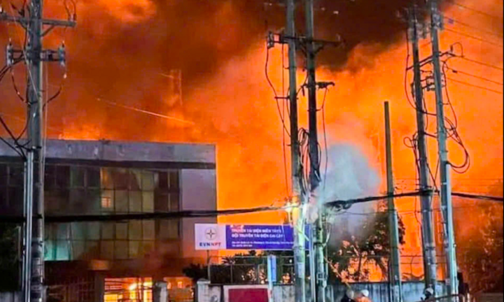 EVNSPC khẩn trương cấp điện trở lại sau vụ cháy trạm biến áp 220kV Cai Lậy