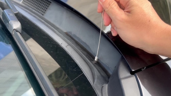 4 lỗ thoát nước trên ô tô cần được thông tắc thường xuyên