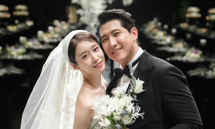 Sao Hàn 30/1: Jiyeon 'cạch mặt' chồng cũ, G-Dragon 'lên đồ' chất ở show Chanel