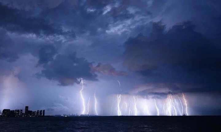 Cách phòng tránh sét trong siêu bão Yagi