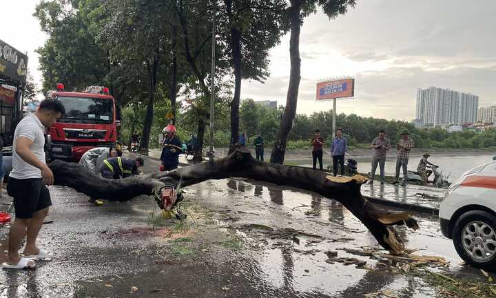 Công an Hà Nội khuyến cáo người dân đi lại ra sao khi bão Yagi đổ bộ?
