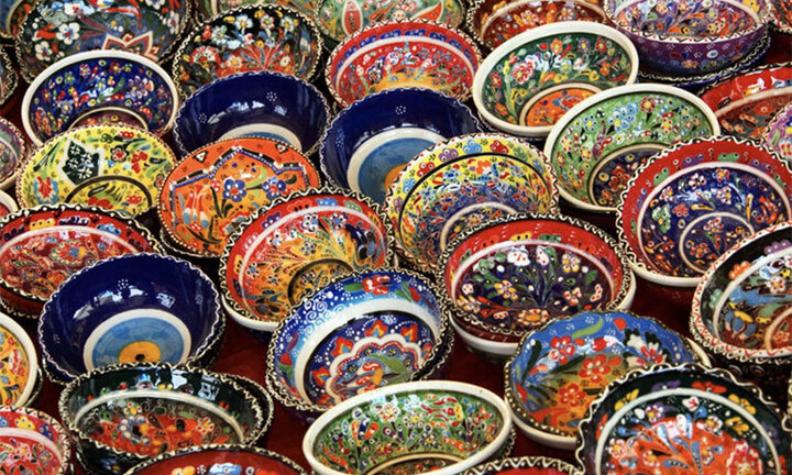 Xôn xao thông tin bát sứ có màu sắc chứa độc, chuyên gia Trung Quốc nói gì?